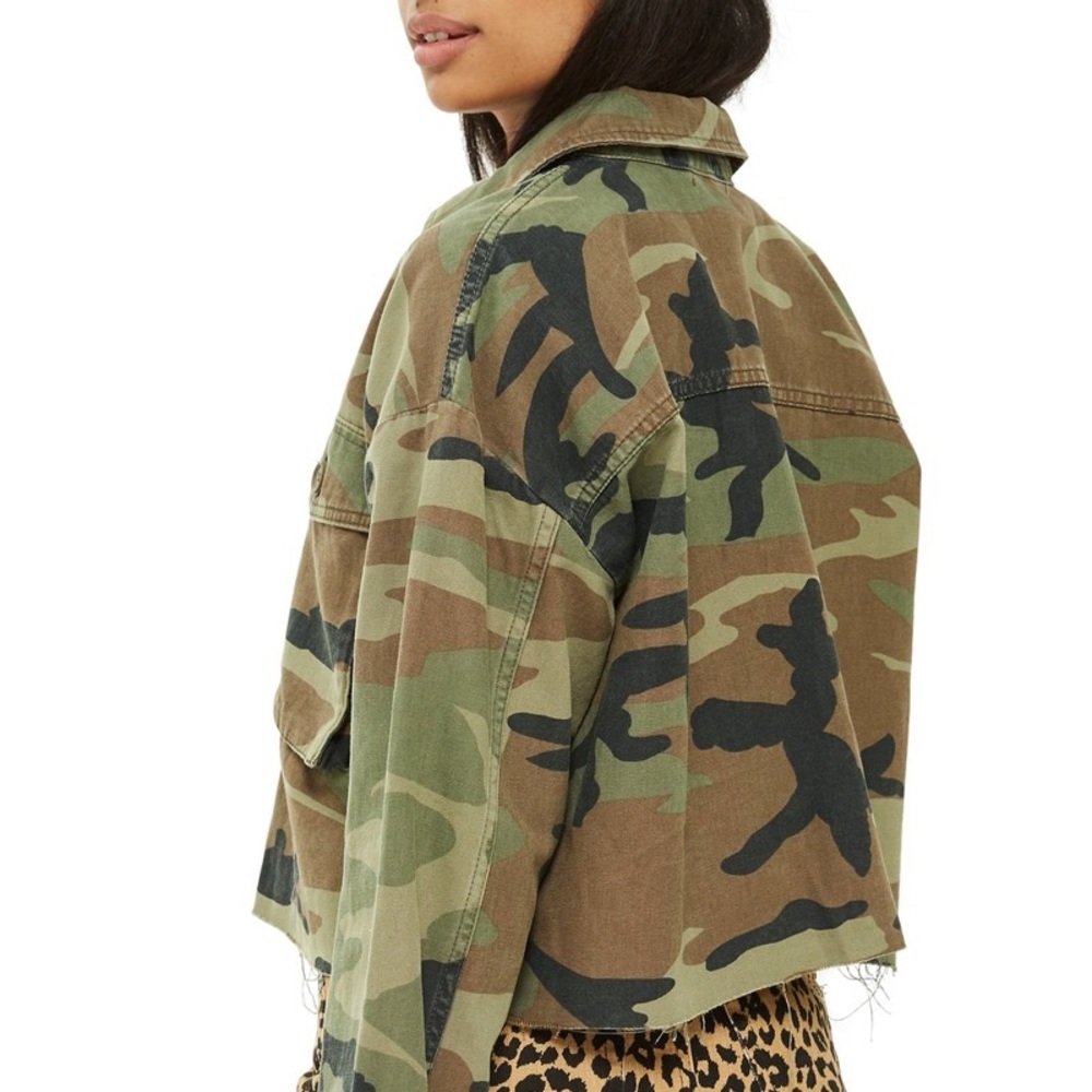 Topshop Benny Camouflage Crop Raw Hem Shirt Jacket Size 4-6
